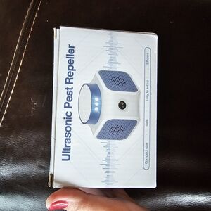 Ultrasonic Pest Repeller - White and Blue